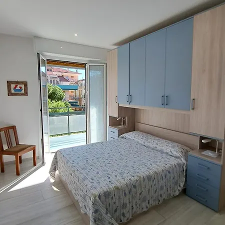 Casa Stefania Al Mare アパート ロアーノ